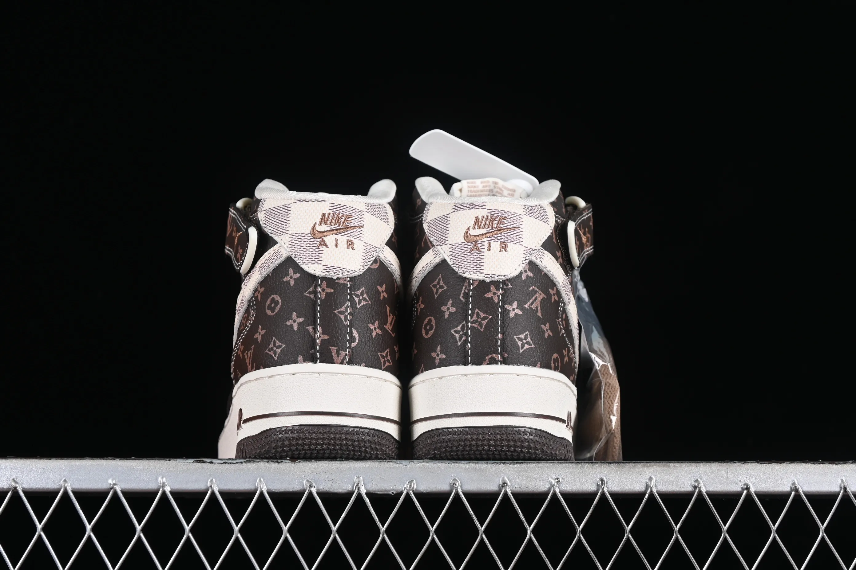 All categories Nk Air Force 1 Air Force series Nk Air Force 1 Mid Air Force mid-top Nk Air Force 1'07 Mid LV joint-classic brown print Air Force 1 mid-top casual sneakers DV0688-200